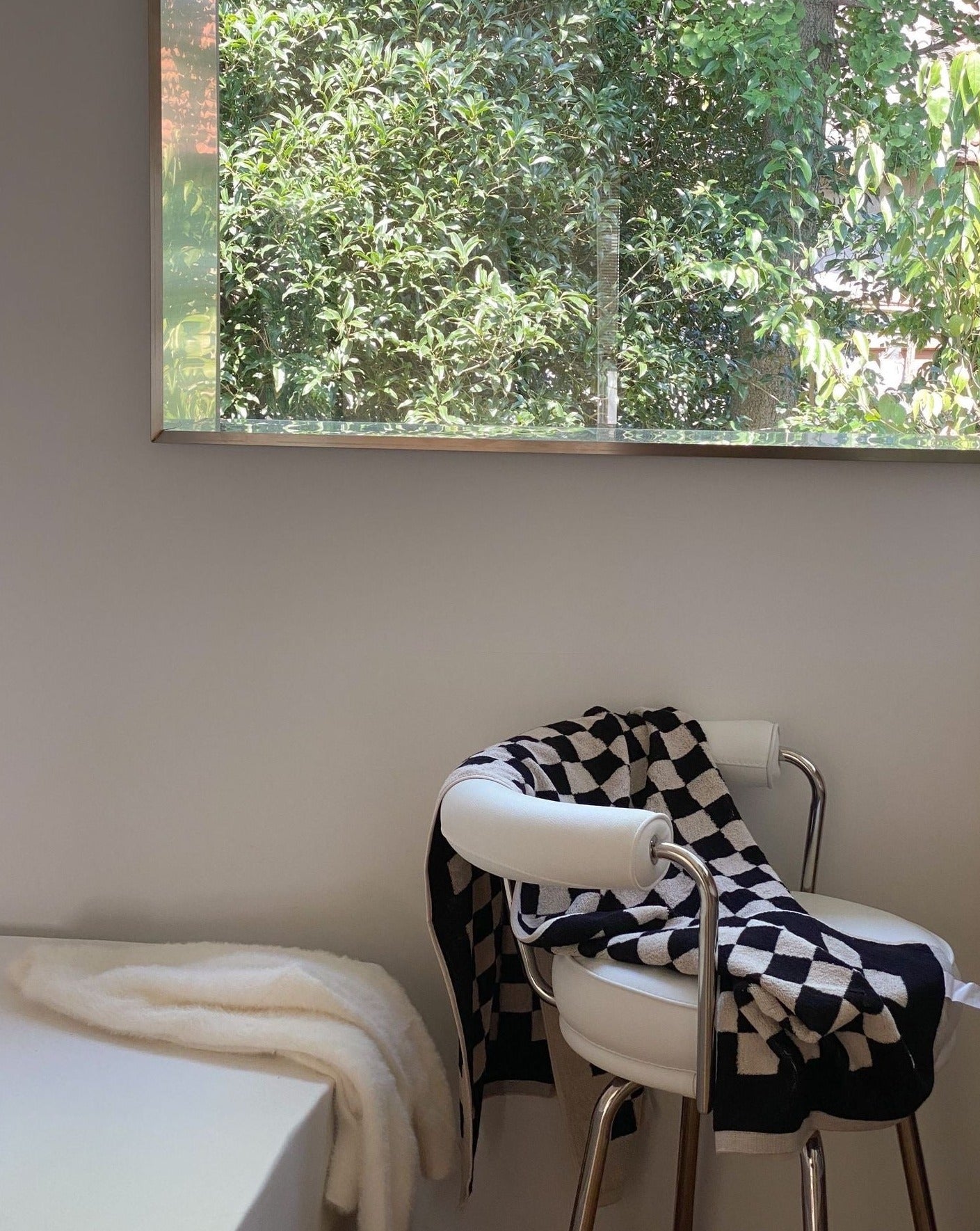 Premium Checkered Bath Towel - Long-Staple Cotton for Ultimate Softness and Absorbency